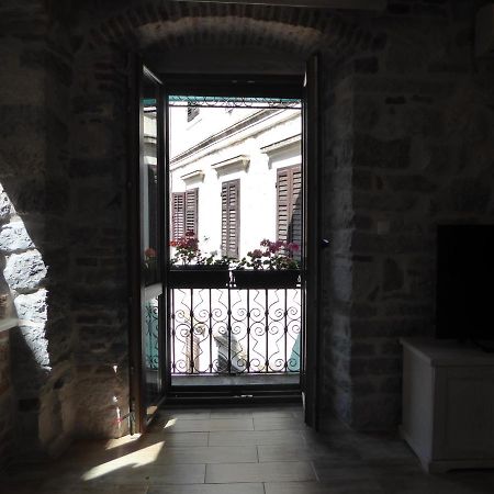 Apartaments Charlie Chaplin Kotor Buitenkant foto