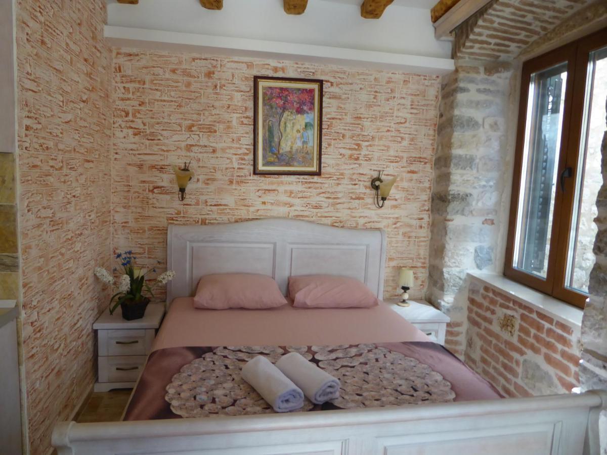 Apartaments Charlie Chaplin Kotor Buitenkant foto