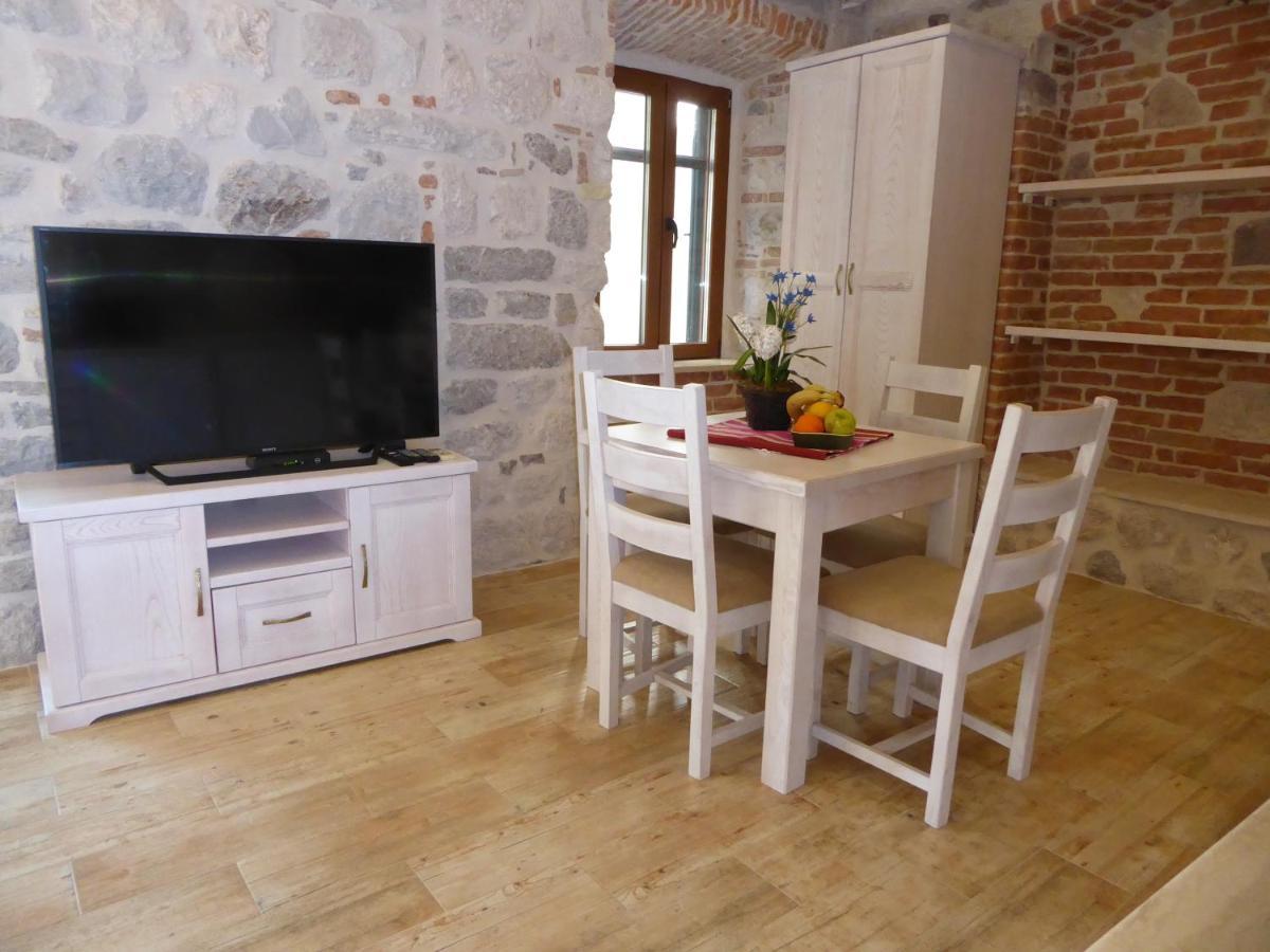 Apartaments Charlie Chaplin Kotor Buitenkant foto
