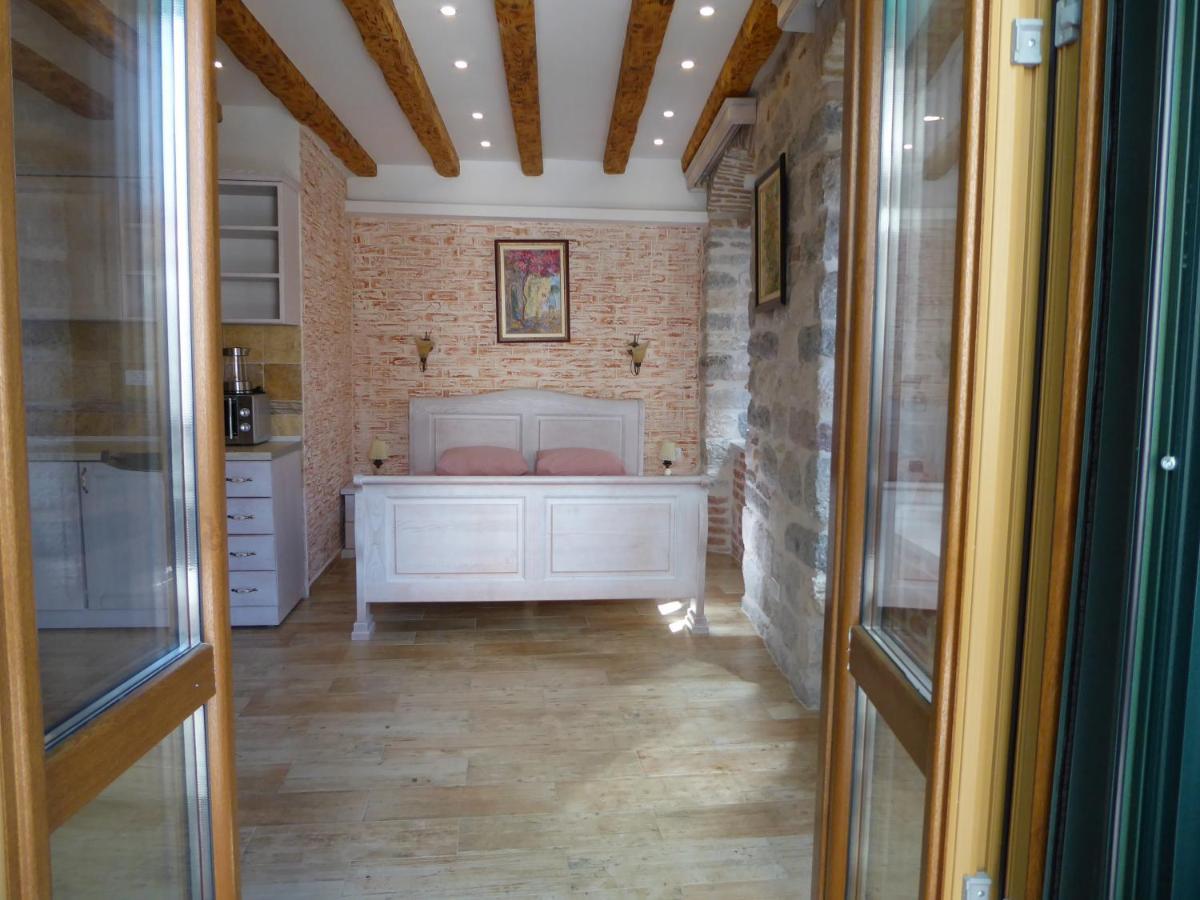 Apartaments Charlie Chaplin Kotor Buitenkant foto