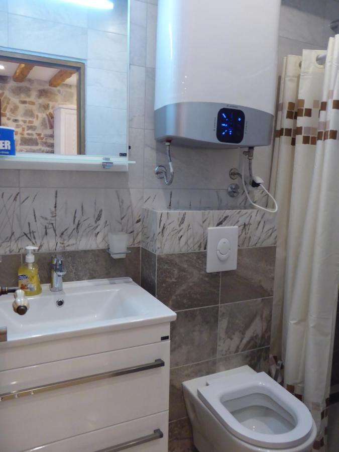 Apartaments Charlie Chaplin Kotor Buitenkant foto